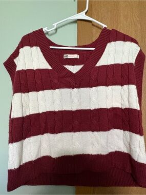 SO Striped Cable Knit V-Neck Sweater Vest in Burgundy and White